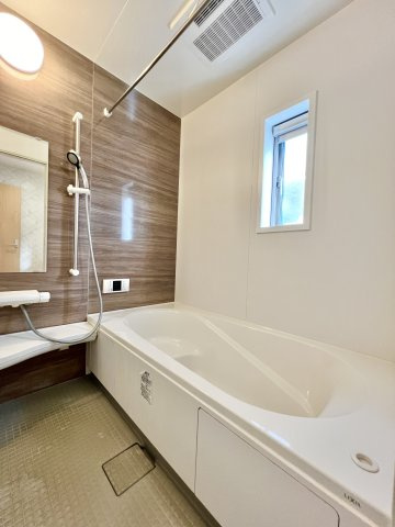 磐田市豊岡の浴室|一日の疲れを癒してくれる浴室は
足を伸ばしてもゆとりの広さです！