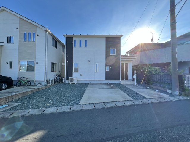 磐田市豊岡の駐車場|並列で3台駐車可能です。
