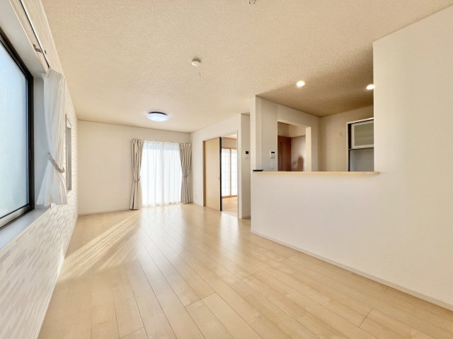 磐田市豊岡の外観|ツートンカラーのスタイリッシュな外観が目を引きます。
