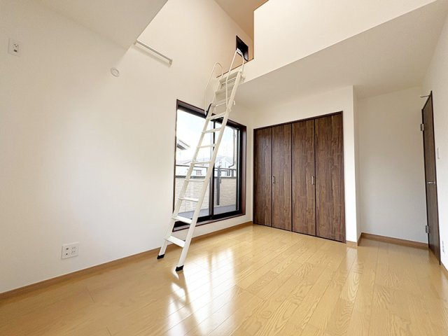 【洋室】 | 西東京市東町5丁目　中古一戸建住宅　(保谷店) | 2階6.3帖/充分な広さと収納機能を備えたお部屋。