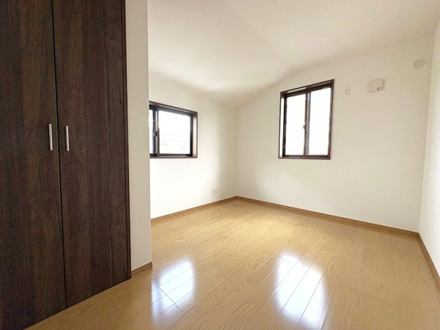 【子供部屋】 | 西東京市東町5丁目　中古一戸建住宅　(保谷店) | 2階5.1帖/全居室に収納が設置されておりお部屋を広く使うことができます。