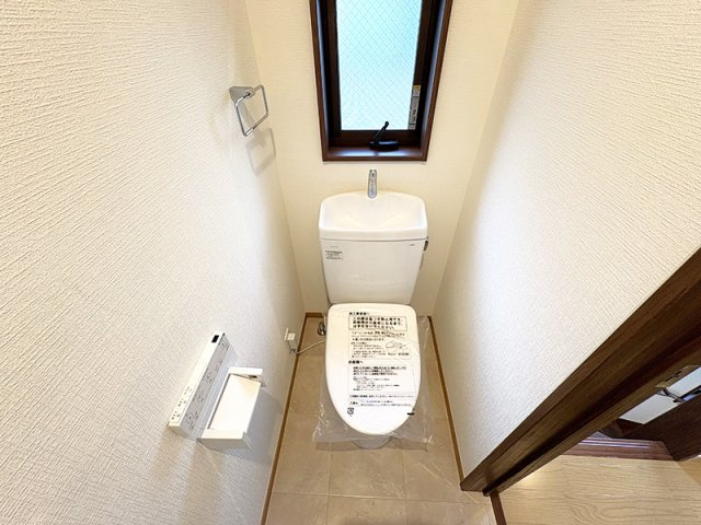 【トイレ】 | 西東京市東町5丁目　中古一戸建住宅　(保谷店) | 2階/各階に設置されているので来客時も気兼ねなくお使いいただけます。