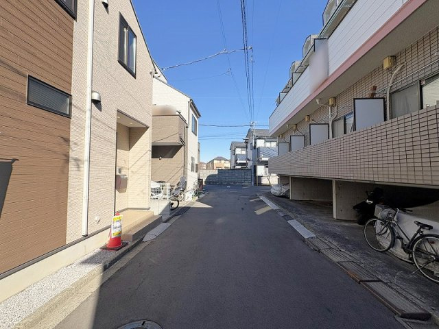 【前面道路含む現地写真】 | 西東京市東町5丁目　中古一戸建住宅　(保谷店) | 公園が多く緑豊かな落ち着いた環境。