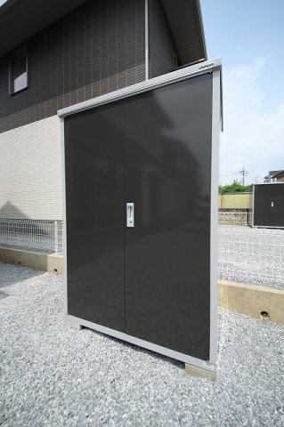 ラヴィーヌ芝ノ内　Ⅱの設備|専用物置です