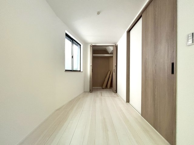 板橋区双葉町　新築戸建の洋室|インテリアの幅が広がる、シンプルな内装です。

ご内見希望・資料請求などお気軽にお問い合わせ下さい！
03-5990-5201