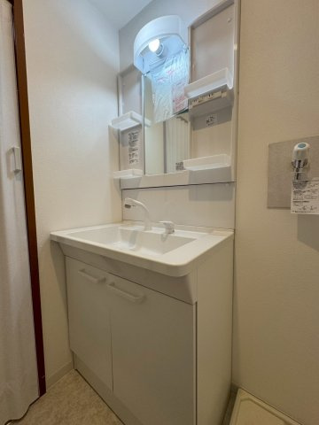 ヴィラパーク本町の独立洗面台