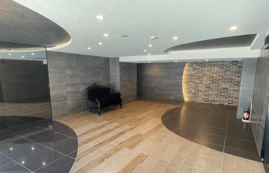 墨田区立花３丁目の賃貸マンションのエントランス