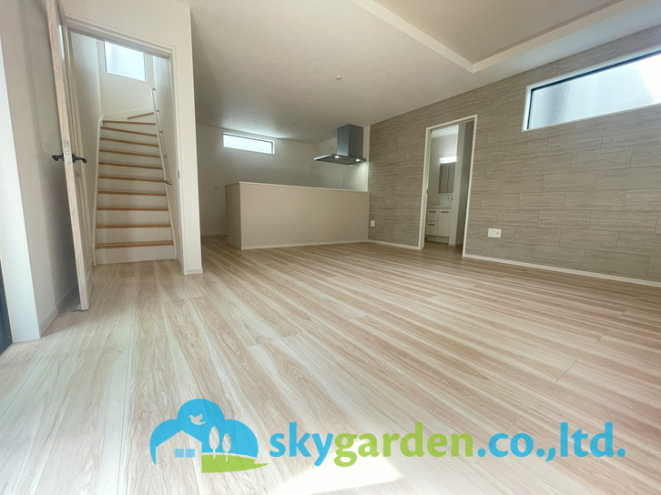 フジサワシクゲヌママツガオカキ　シンチクコダテ　ゼントウゴウトウの居間・リビング