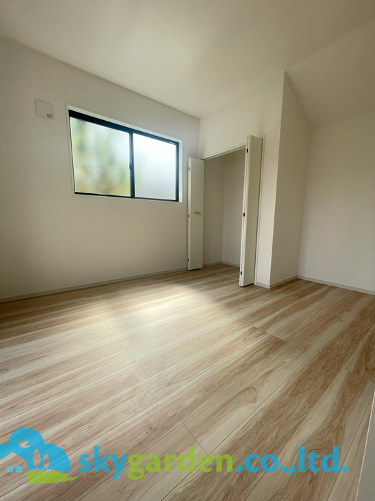 フジサワシクゲヌママツガオカキ　シンチクコダテ　ゼントウゴウトウの洋室