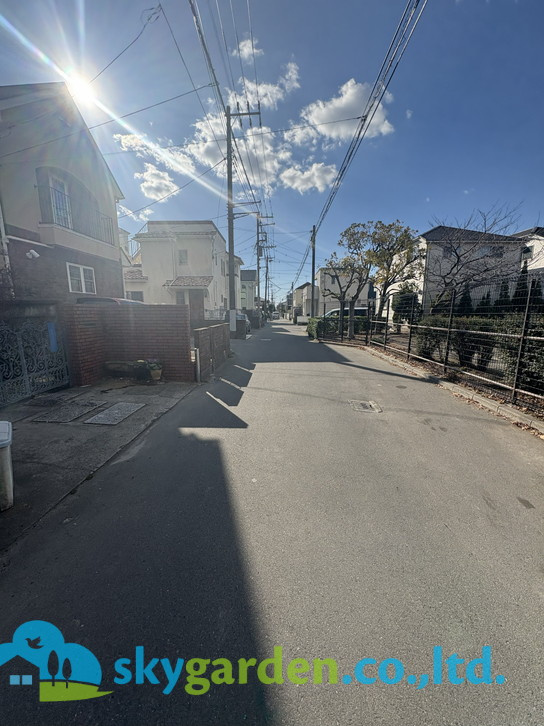 フジサワシクゲヌママツガオカキ　シンチクコダテ　ゼントウゴウトウの前面道路含む現地写真