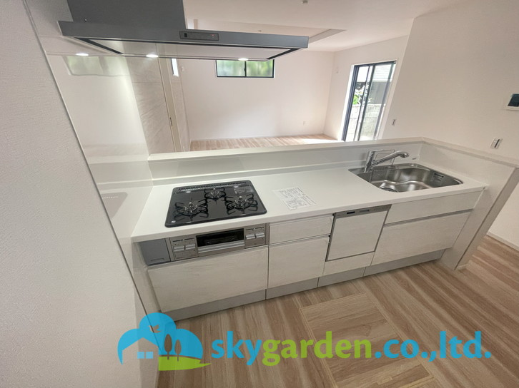 フジサワシクゲヌママツガオカキ　シンチクコダテ　ゼントウゴウトウのキッチン|コンパクトなキッチンで掃除もラクラク