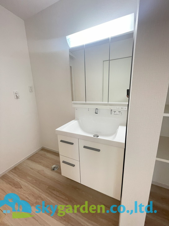 フジサワシクゲヌママツガオカキ　シンチクコダテ　ゼントウゴウトウの独立洗面台