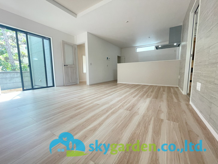 フジサワシクゲヌママツガオカキ　シンチクコダテ　ゼントウゴウトウの居間・リビング