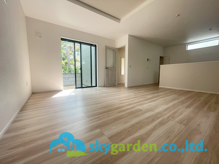 フジサワシクゲヌママツガオカキ　シンチクコダテ　ゼントウゴウトウの居間・リビング