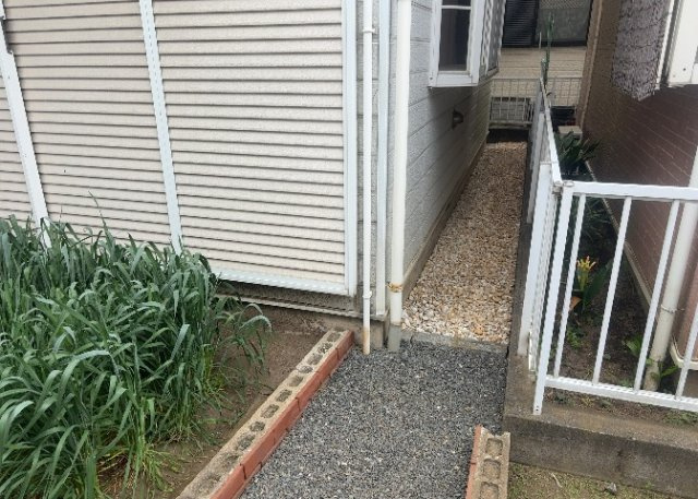 【外観】 | 土地購入を検討されている場合、境界杭がない状態で購入してしまうと境界確定測量をする必要があり、費用がかかります。購入の前に、売主、隣土地所有者立ち合いのもと境界を確定し境界杭を設置するのがベストです。