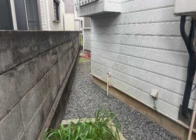 【外観】 | 家を建てる前提で土地を探している場合、地盤の丈夫さは譲れない条件の一つです。地盤が脆弱だと追加工事が必要となります。また、過去に地盤沈下や液状化現象を起こした土地は、できるだけ避けた方がいいでしょう。