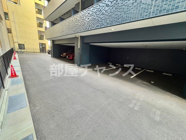 プレサンス上前津エレスタの駐車場