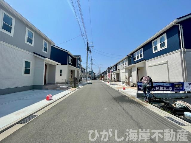 平塚市菫平　新築未入居戸建　　全8棟の前面道路含む現地写真|前面道路