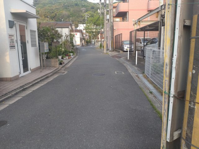 売土地　大東市北条1丁目（建築条件無し更地）の前面道路含む現地写真