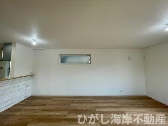 平塚市龍城ケ丘　新築戸建　全３棟の居間・リビング|18.2帖　床暖房付きLDK