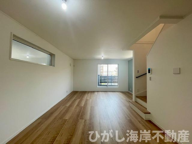 平塚市龍城ケ丘　新築戸建　全３棟の居間・リビング|18.2帖　床暖房付きLDK