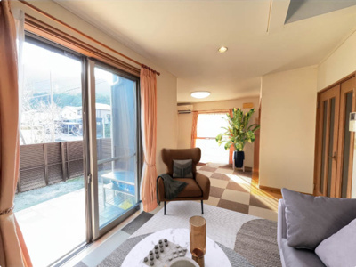 【居間・リビング】 | 室見が丘１丁目　戸建 | リビングの様子