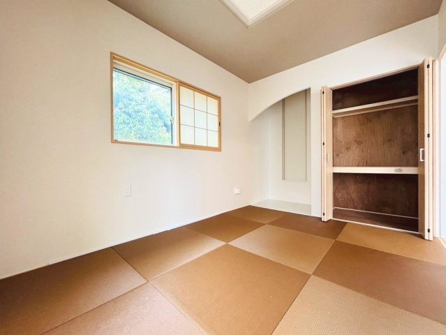 中古戸建　安八郡神戸町大字丈六道　平成27年築の和室|一室あると便利な和室は、ご来客時はもちろん、お子様のお昼寝や遊び場、寝室としてもご利用いただけます