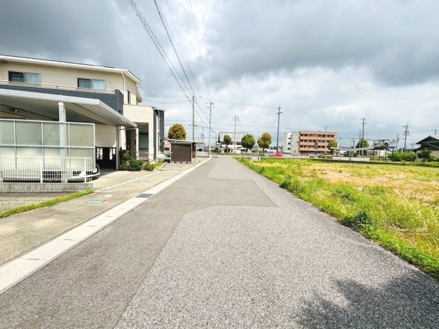 中古戸建　安八郡神戸町大字丈六道　平成27年築の前面道路含む現地写真|■前面道路　