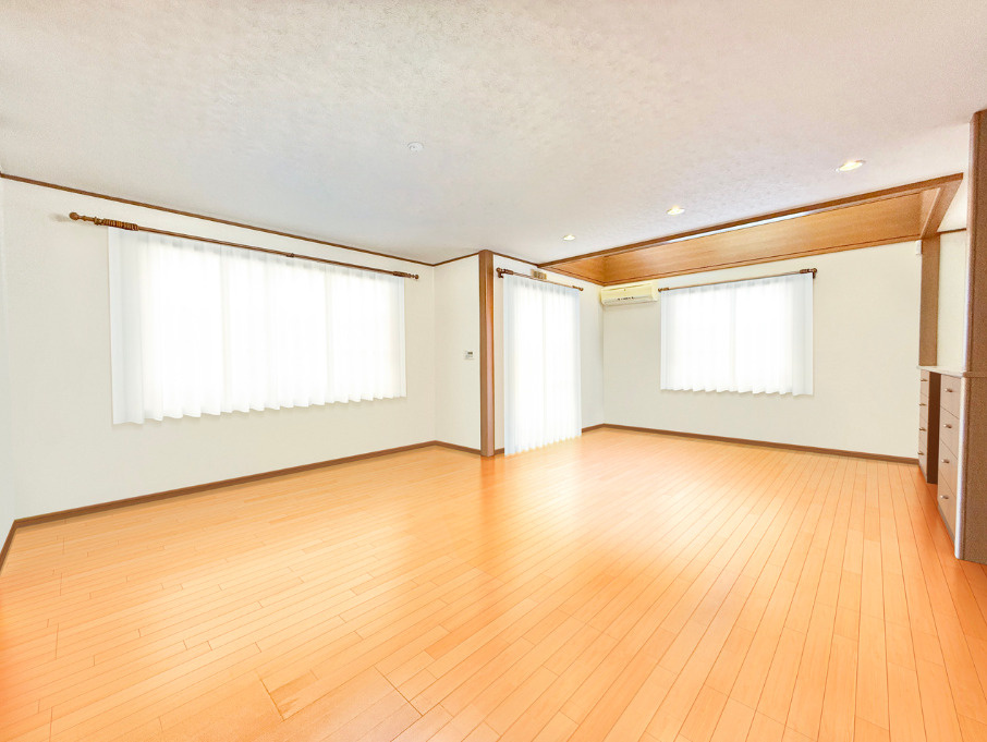 中央区中島4丁目の居間・リビング|LDKの家具を消してみました。イメージ画像です。