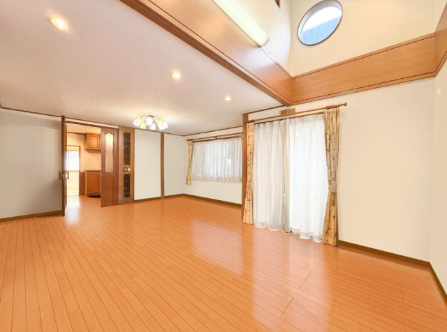 中央区中島4丁目の居間・リビング|LDKの家具を消してみました。イメージ画像です。