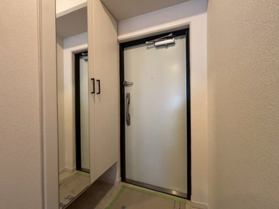 【玄関】 | エバーグリーン金岡４号棟 | ゆったりとした玄関です