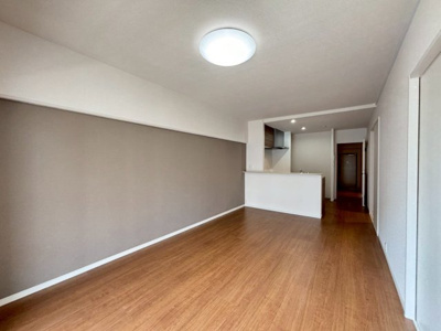 【居間・リビング】 | エバーグリーン金岡４号棟 | ゆったり過ごせる居間です