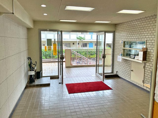 東建西ヶ丘マンションのエントランス