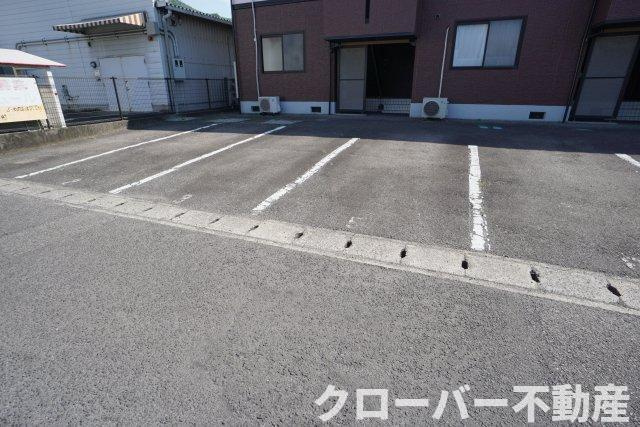 サンカムールの駐車場