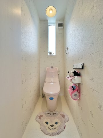 中央区高林4丁目のトイレ|２Fのトイレはミッキーで統一されています！
１Fと２Fでトイレのコンセプトが違うのが特徴です。