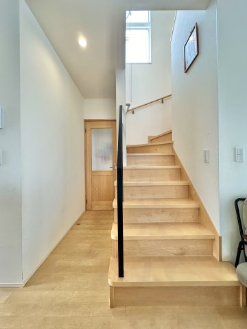 中央区高林4丁目のその他|LDKから２階につながる階段部分。ナチュラル×アイアンで統一感が取れています。