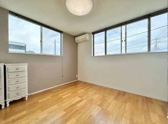中央区高林4丁目の洋室|図面上は納戸となっていますが、洋室として利用できますし、２面採光で明るいです。この奥には大容量のWICが広がっています。
