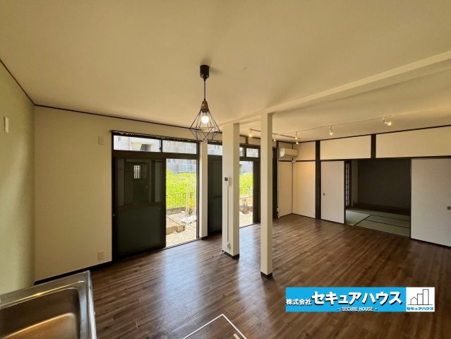 岐阜県大垣市内原一丁目の居間・リビング|事前予約にて現地ご見学いただけます！お気軽にお問い合わせください♪
■株式会社　セキュアハウス　豊明支店■
住宅ローンに強く、知識、経験豊富なスタッフ在籍
お客様に寄り添い、ご成約後もサポート致します