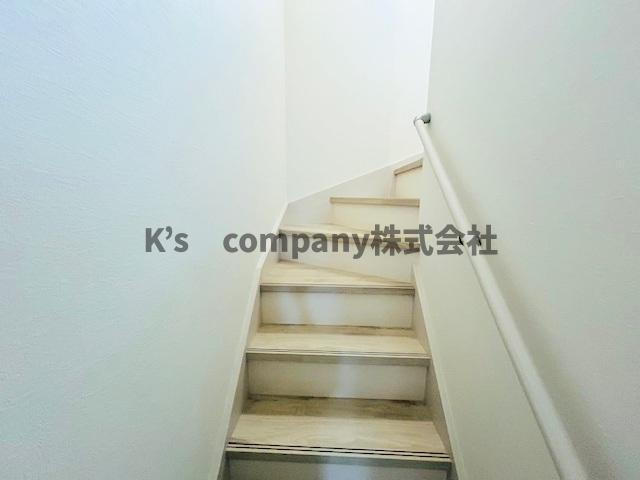 茅ヶ崎市菱沼１丁目　新築戸建の内装|手すり付きの階段☆