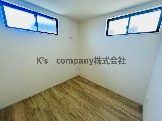 茅ヶ崎市菱沼１丁目　新築戸建の洋室|書斎等にも使用できる約4.6帖の洋室です☆