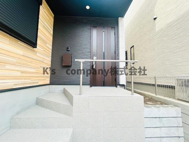 茅ヶ崎市菱沼１丁目　新築戸建の玄関|段差のある玄関☆