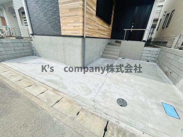 茅ヶ崎市菱沼１丁目　新築戸建の駐車場|ゆったりとしたカースペースです☆