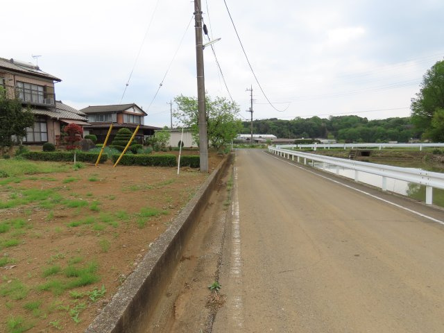 鳩山町赤沼売地の前面道路含む現地写真