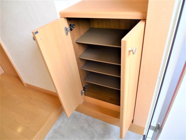 津田沼ハイツの玄関|シューズボックスがあり玄関は広く使えますよ