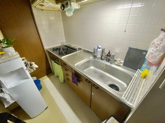 アーバンヒルズ浜松中野町のキッチン|キッチンは築年数相応の劣化が見られるので、交換をお勧め致します。