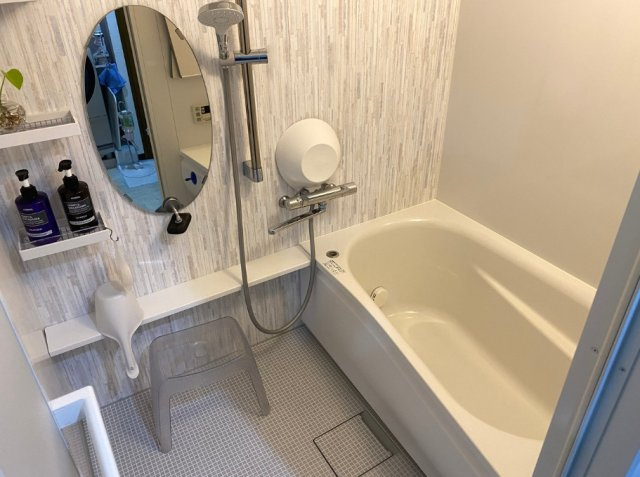 アーバンヒルズ浜松中野町の浴室|浴室はリフォーム済みです。清潔感あふれる空間になっています。