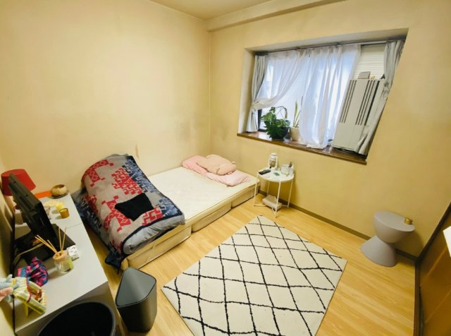 アーバンヒルズ浜松中野町の洋室|真ん中洋室の写真です。