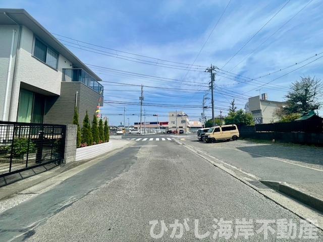 茅ヶ崎市萩園　中古戸建の前面道路含む現地写真|前面道路