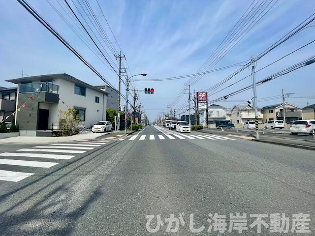 茅ヶ崎市萩園　中古戸建の前面道路含む現地写真|前面道路