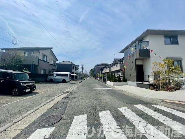 茅ヶ崎市萩園　中古戸建の前面道路含む現地写真|前面道路